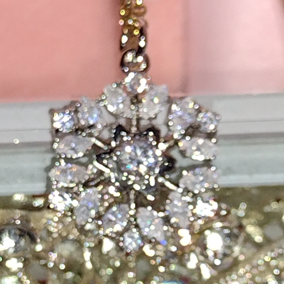 Juicy Couture Iridescent ❄️ Necklace Never Removed from Original 🎁 NWT - Picture 4 of 13